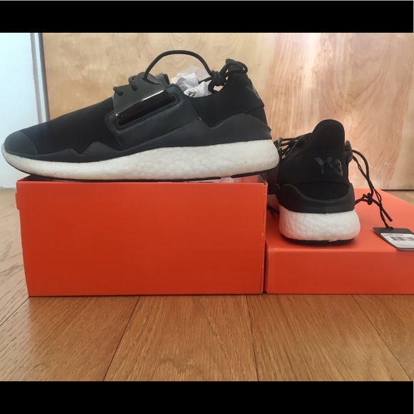 yeezy boost 350 pirate black box Adidas YEEZY Boost 350 2015 Pirate Black Low-top Sneakers – Boutique LUC.S main image 1